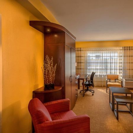 คอร์ตยาร์ด ชาร์ลสตัน ดาวน์ทาวน์/ซีวิค เซ็นเตอร์ Hotel ภายนอก รูปภาพ